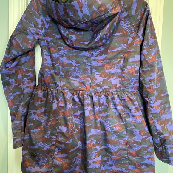 Lululemon Rain for Daze Jacket – Size 2 – Camo Purple Print - Picture 2 of 5
